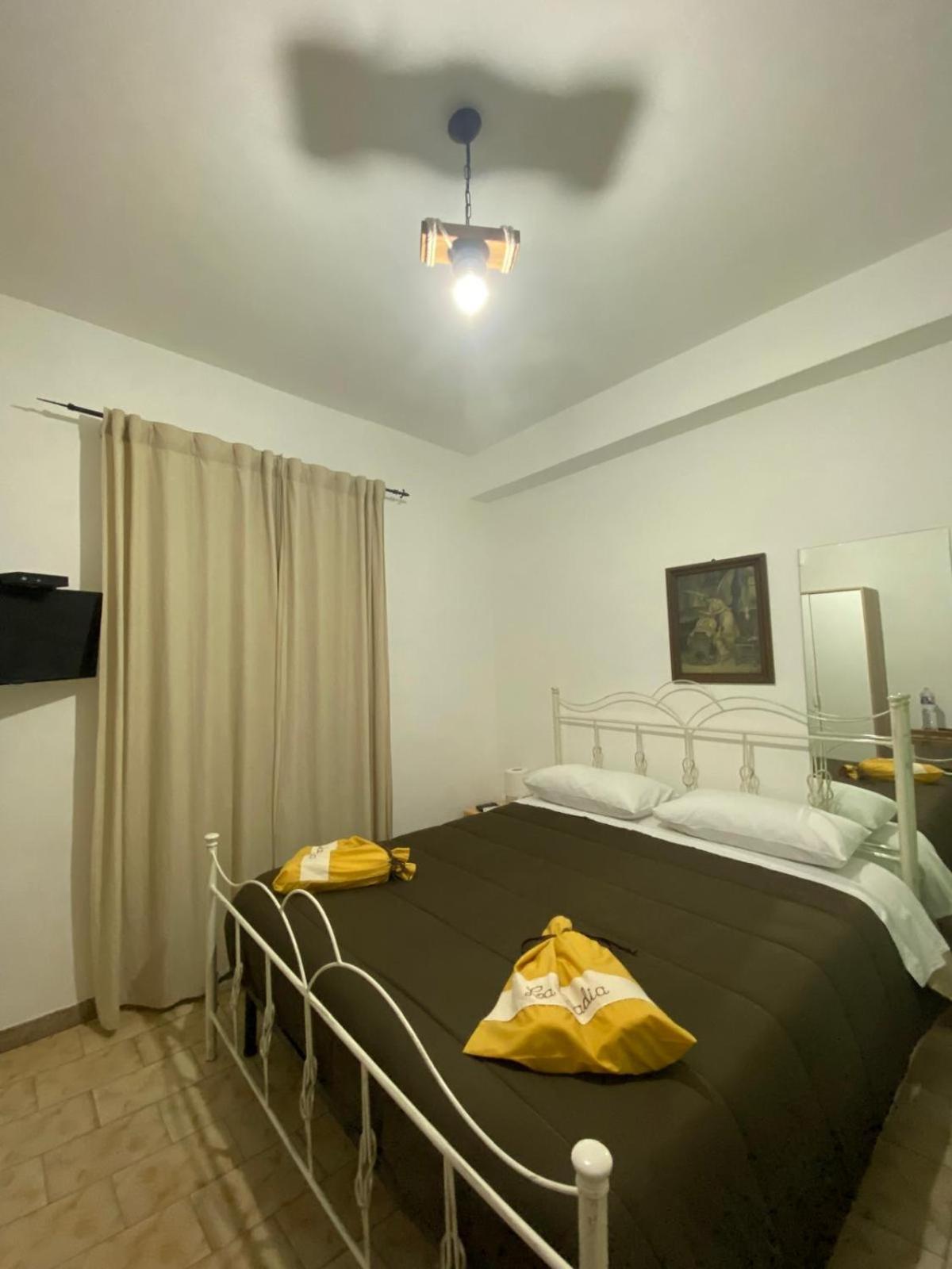 La Badia Hotel Messina Ruang foto