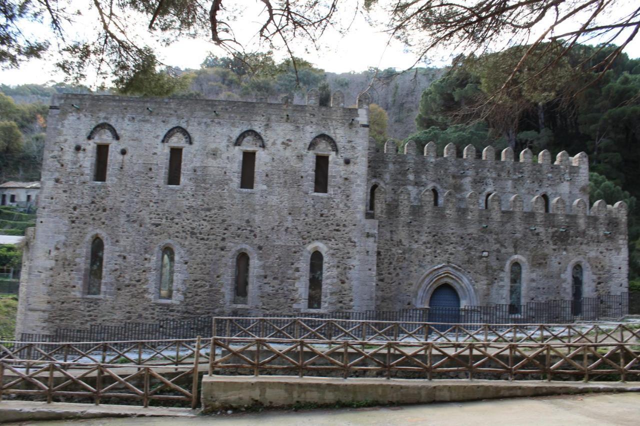 La Badia Hotel Messina Bagian luar foto